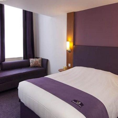 Premier Inn Stroud Stroud  Ngoại thất bức ảnh