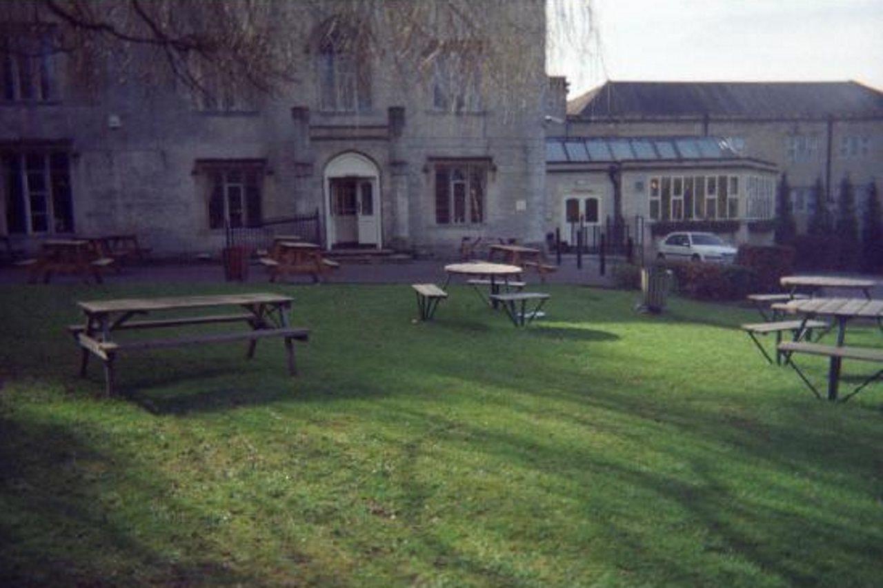 Premier Inn Stroud Stroud  Ngoại thất bức ảnh
