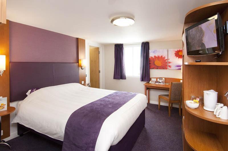 Premier Inn Stroud Stroud  Ngoại thất bức ảnh